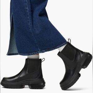 Size. 10.5 Sorel One AVE. CHELSEA WOTERPROF. LEATHE  Ankle Boots for Women